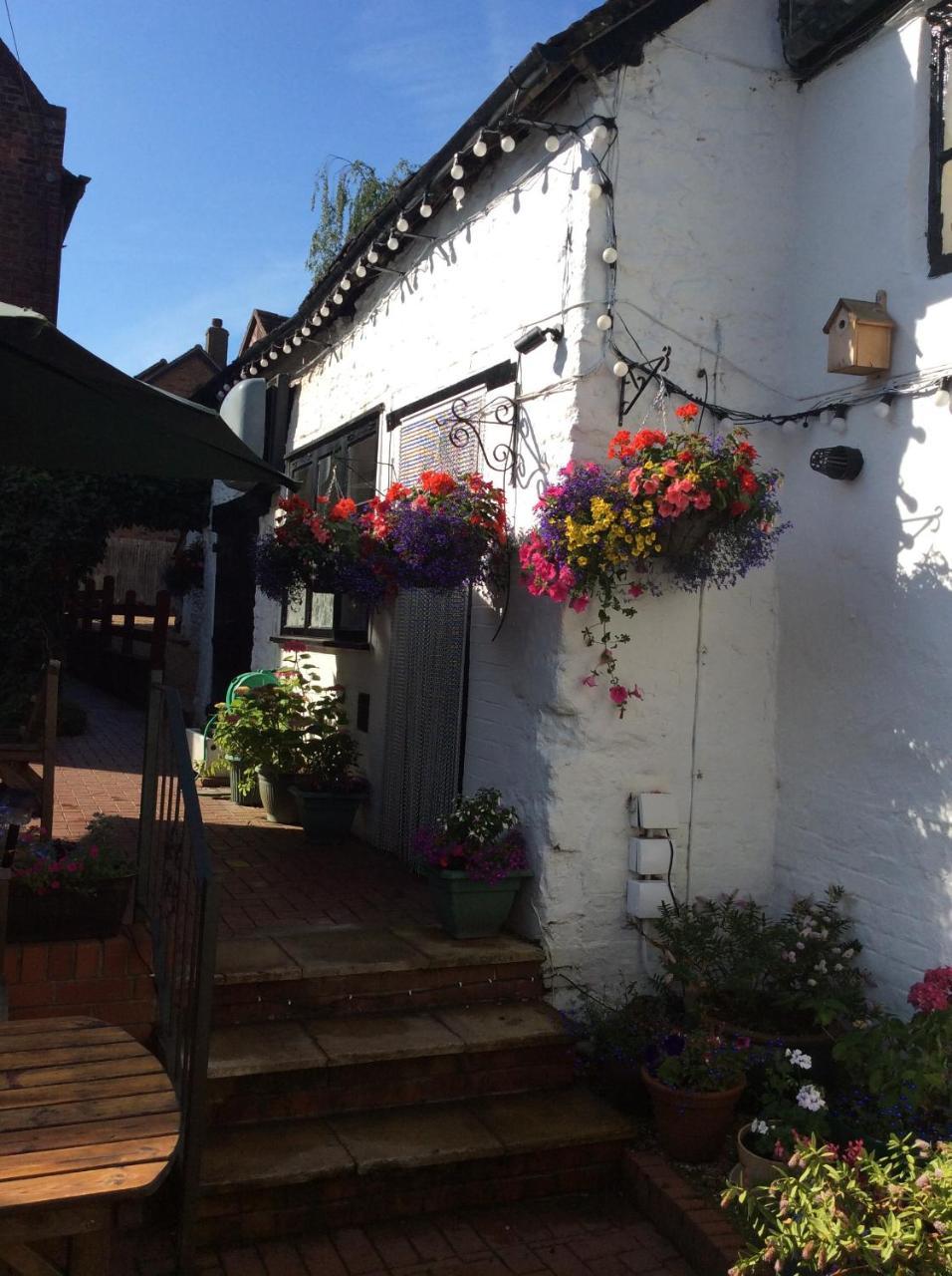 The Talbot Inn Much Wenlock Exterior foto
